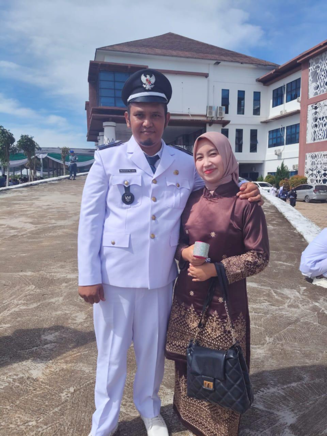 Kepala Desa Labuhan Makmur dan ibu TP PKK Desa Labuhan Makmur Hadir Upacara Penutupan HUT Mesuji ke 17 Tahun